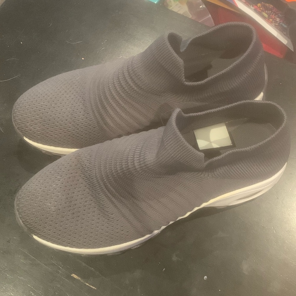STQ slide on tennis shoes